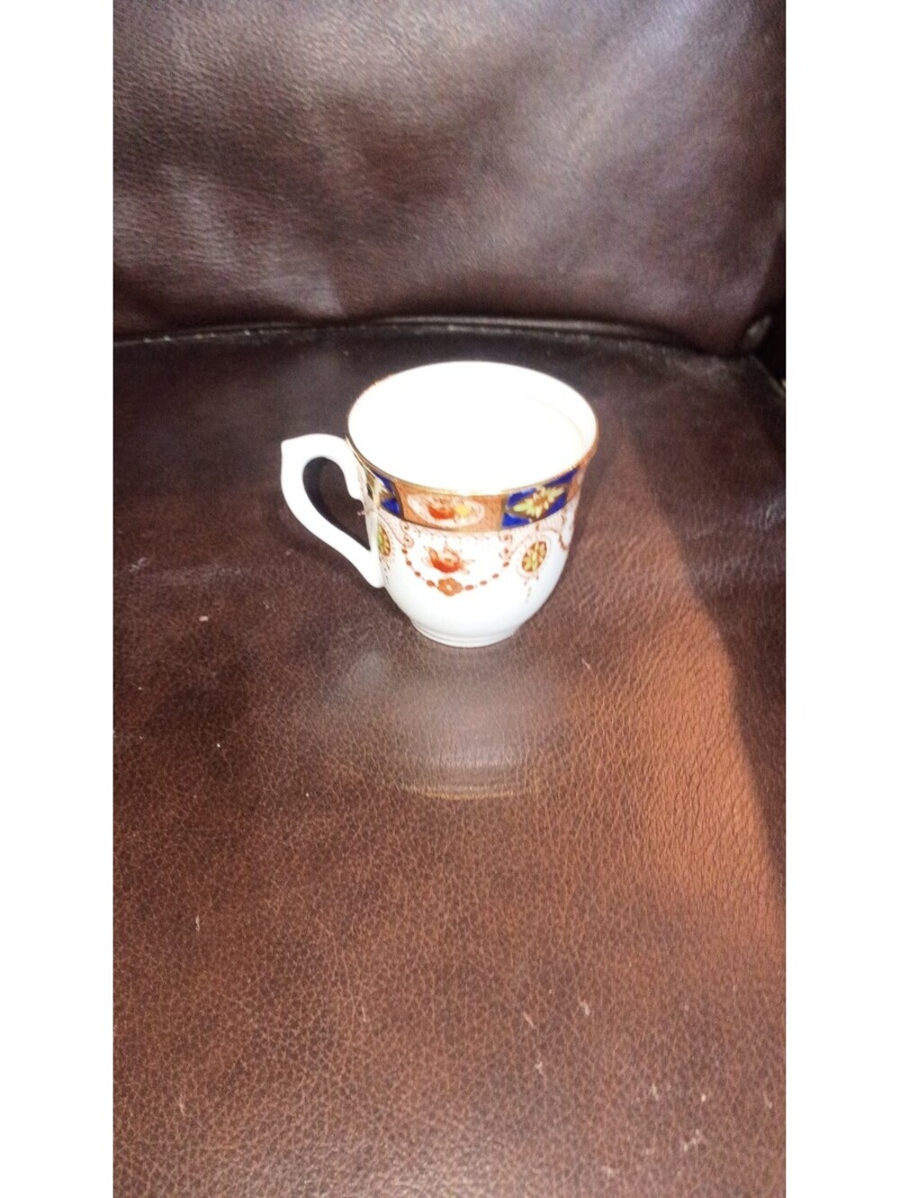 Elegant Vintage-Style Porcelain Teacup with Decorative Pattern
